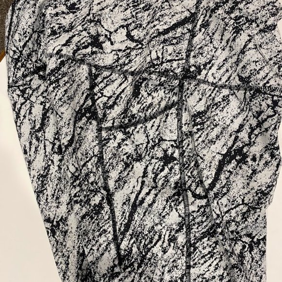 Sports Bra + Leggings Outfit - Picture 5 of 5